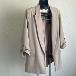 Beige blazer womens long open Blazer medium like new condition by Nicole Miller